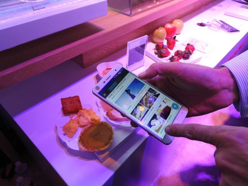 Changhong’s H2 Smartphone – The Future of Food Scanners