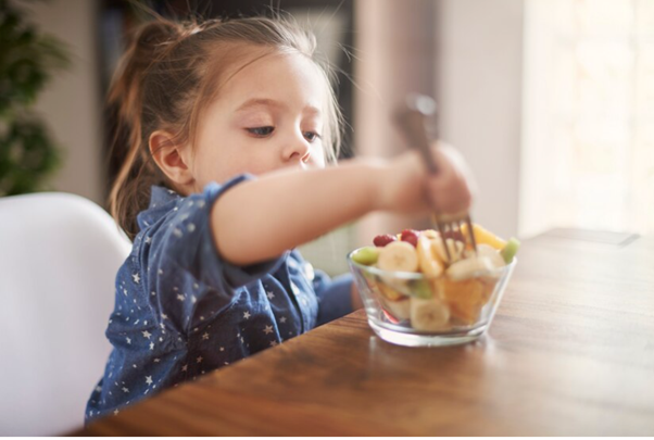 Optimiser le calcul de bolus d’insuline chez les enfants atteints de diabète de type 1 : Le rôle des graisses et des protéines